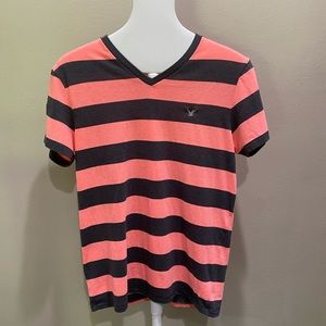 Men’s American Eagle v-neck t-shirt